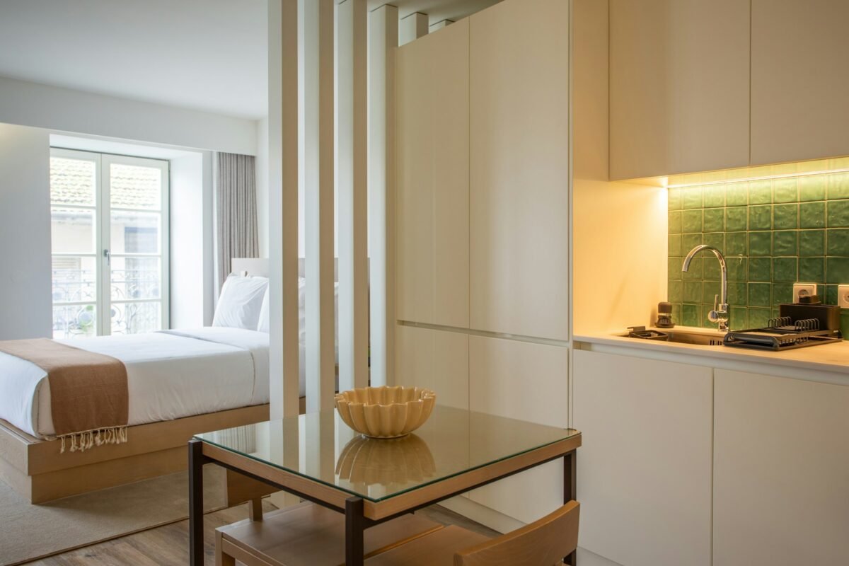 How to divide a studio apartment: a studio split into a sleep zone and a kitchen by a slatted divider