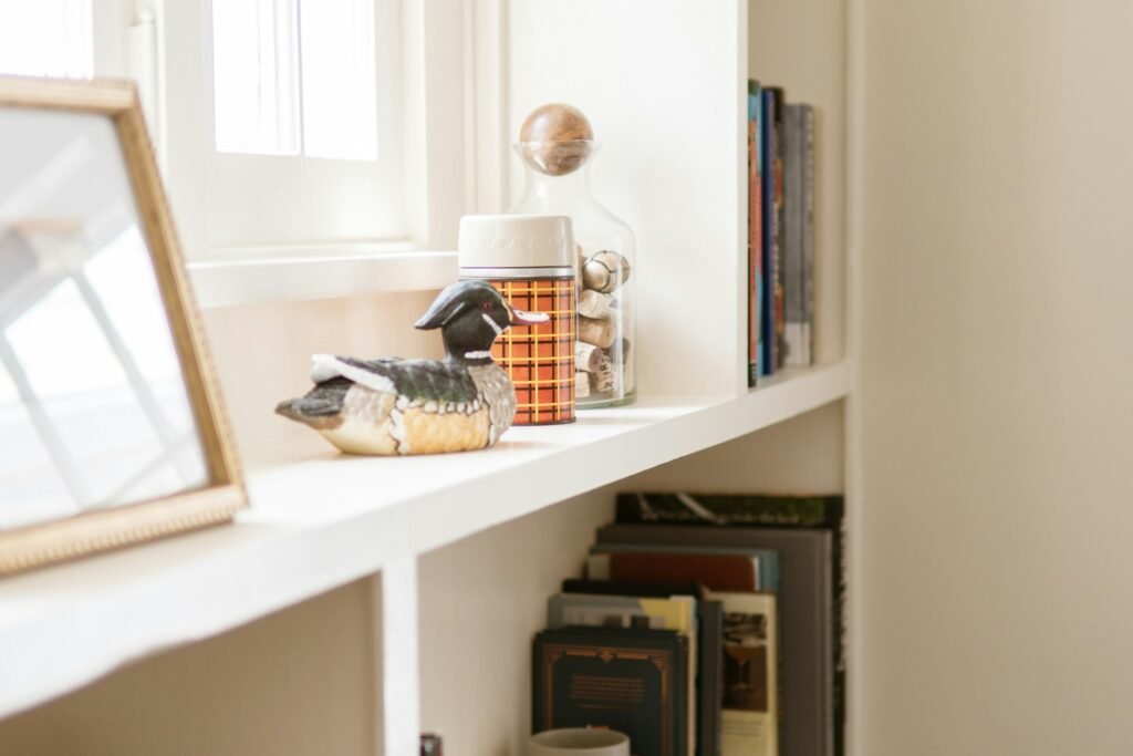 How to divide a studio apartment: open bookshelf used as a room divider